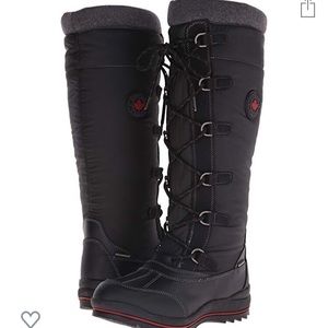 Woman’s Canuck snowboots size6 -61/2